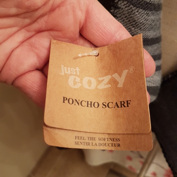 Just Cozy poncho - Picture 2 of 5